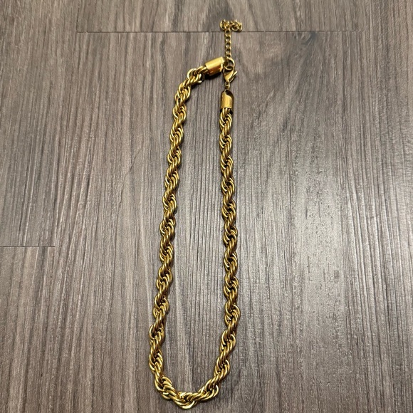 Vamp Gold Chain Necklace - Picture 2 of 3